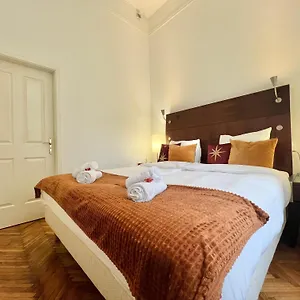 Elizabeth's Treasure Deluxe Apartament